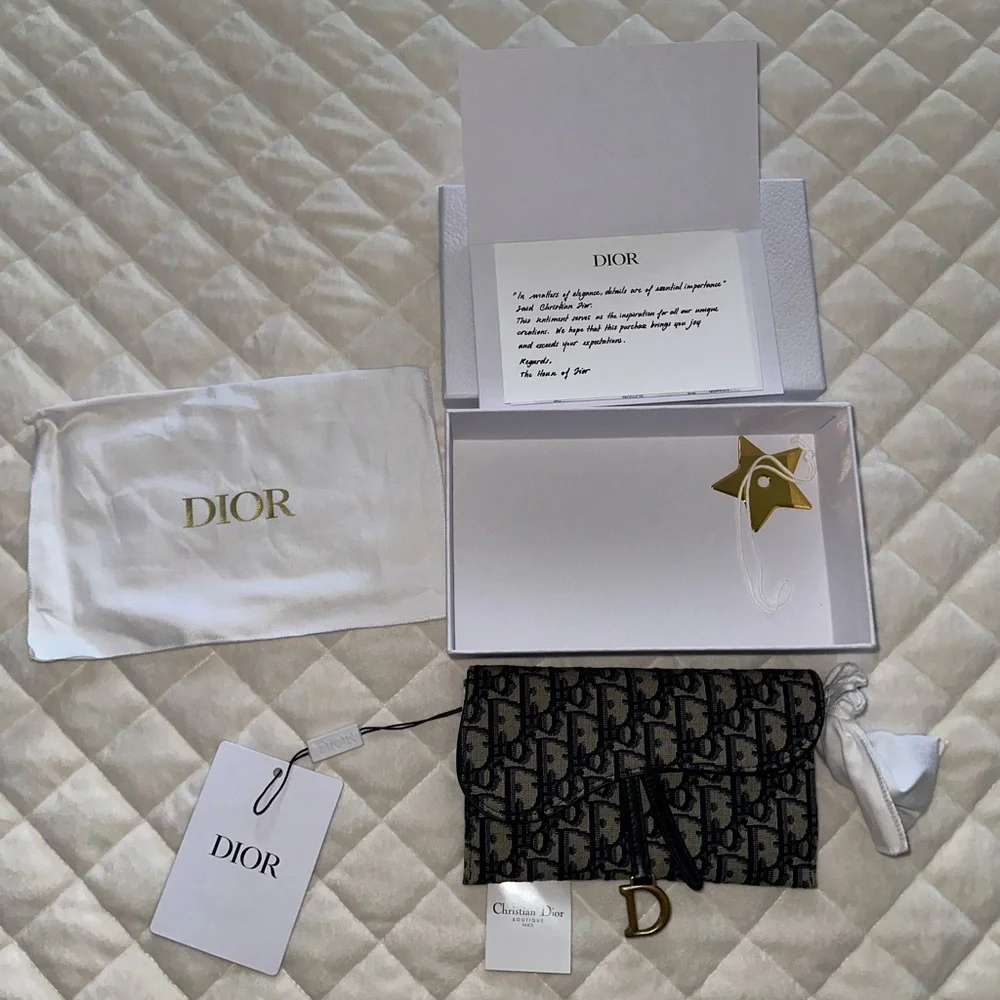 Long Wallet with Chain